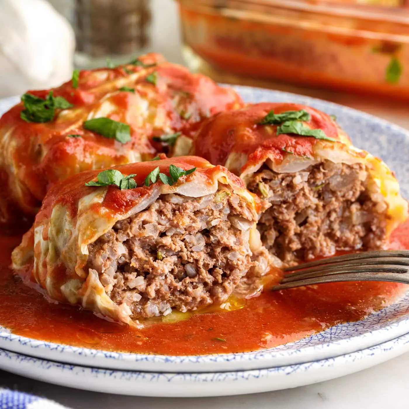 Thai Cabbage Rolls – Snow-White Silk with a High-Gloss Ruby Mirror
