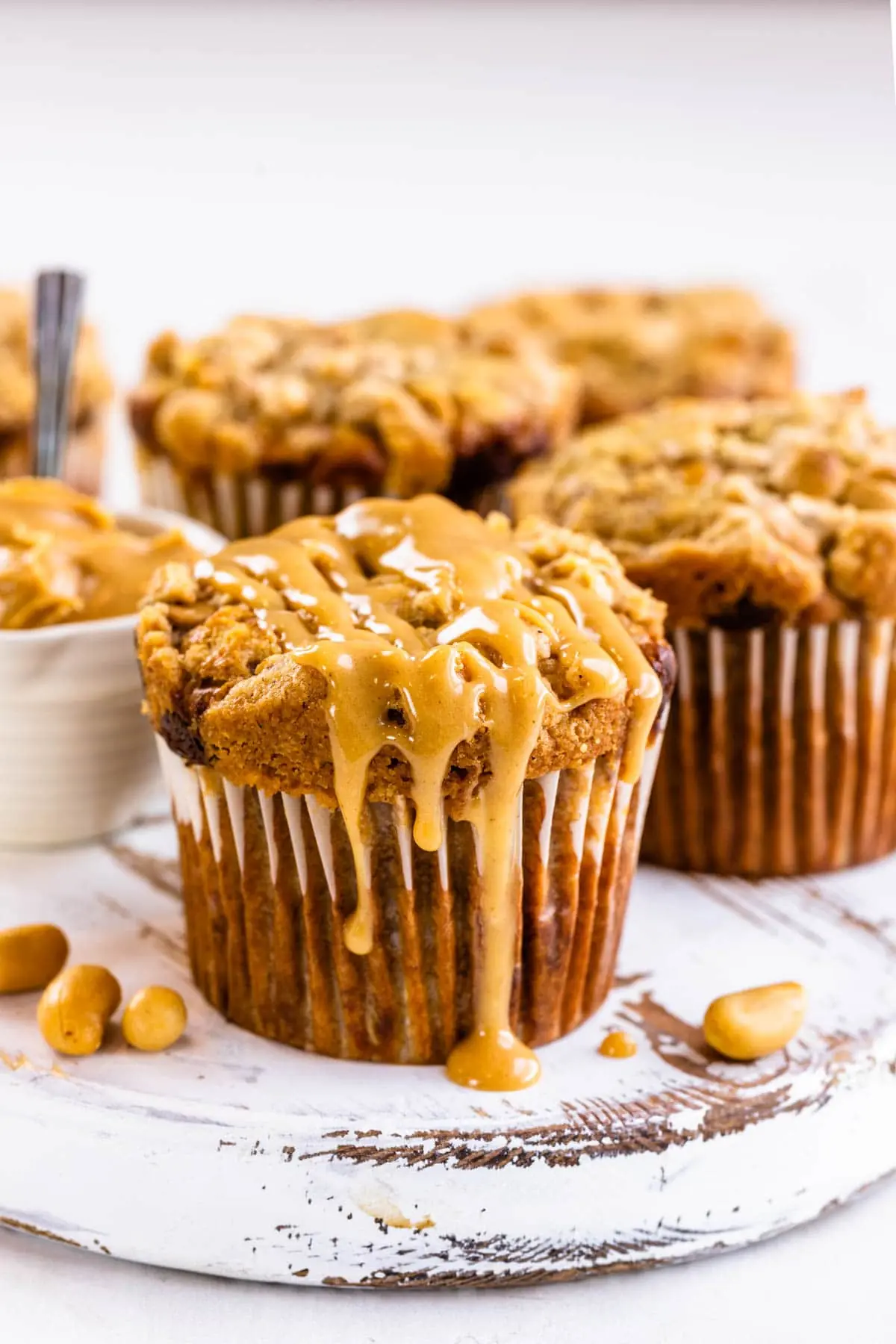 Peanut Butter Banana Muffins – Shattered-Gold Sponge with a High-Gloss Amber Mirror