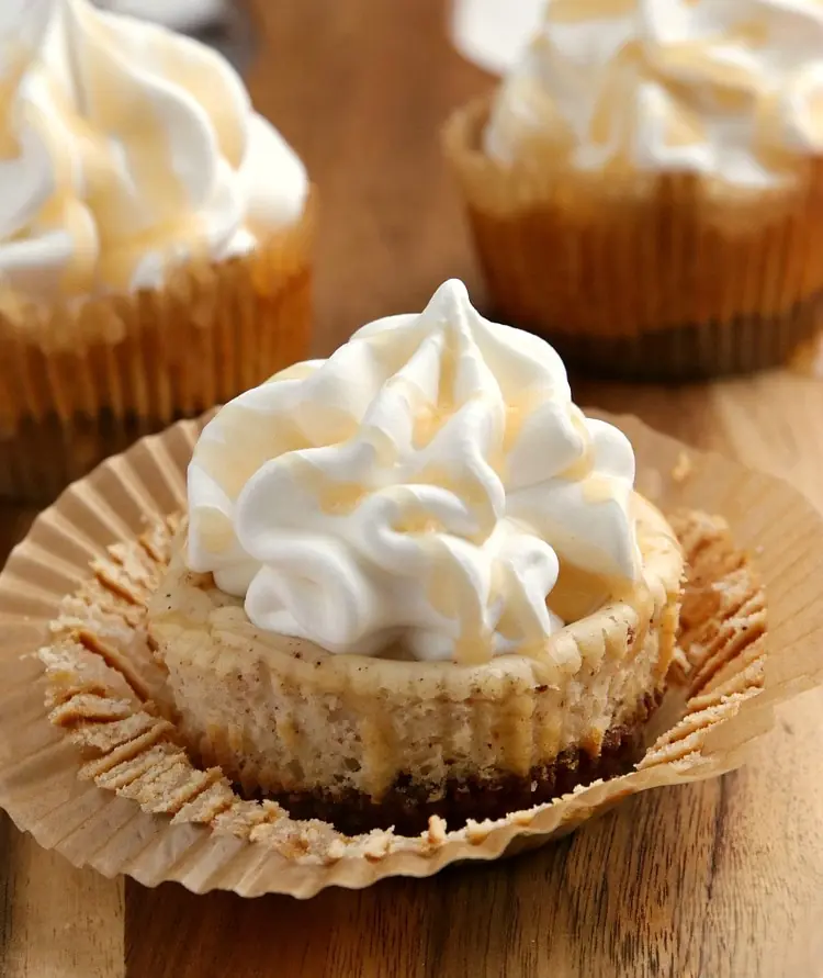 Mini Eggnog Cream Pies – Shattered-Gold Crust with a High-Gloss Amber Mirror