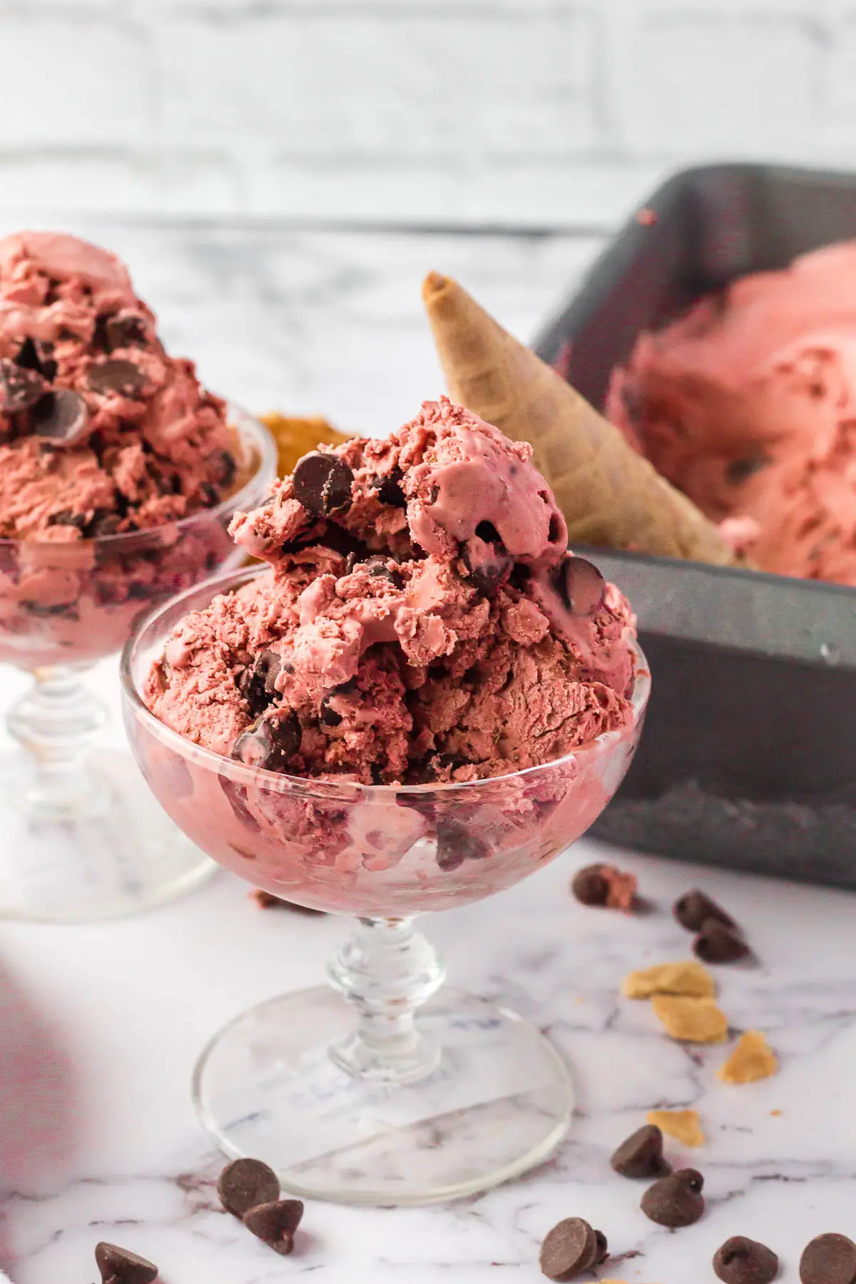 Red Velvet Ice Cream – Shattered-Char Cake with a High-Gloss Ebony Mirror