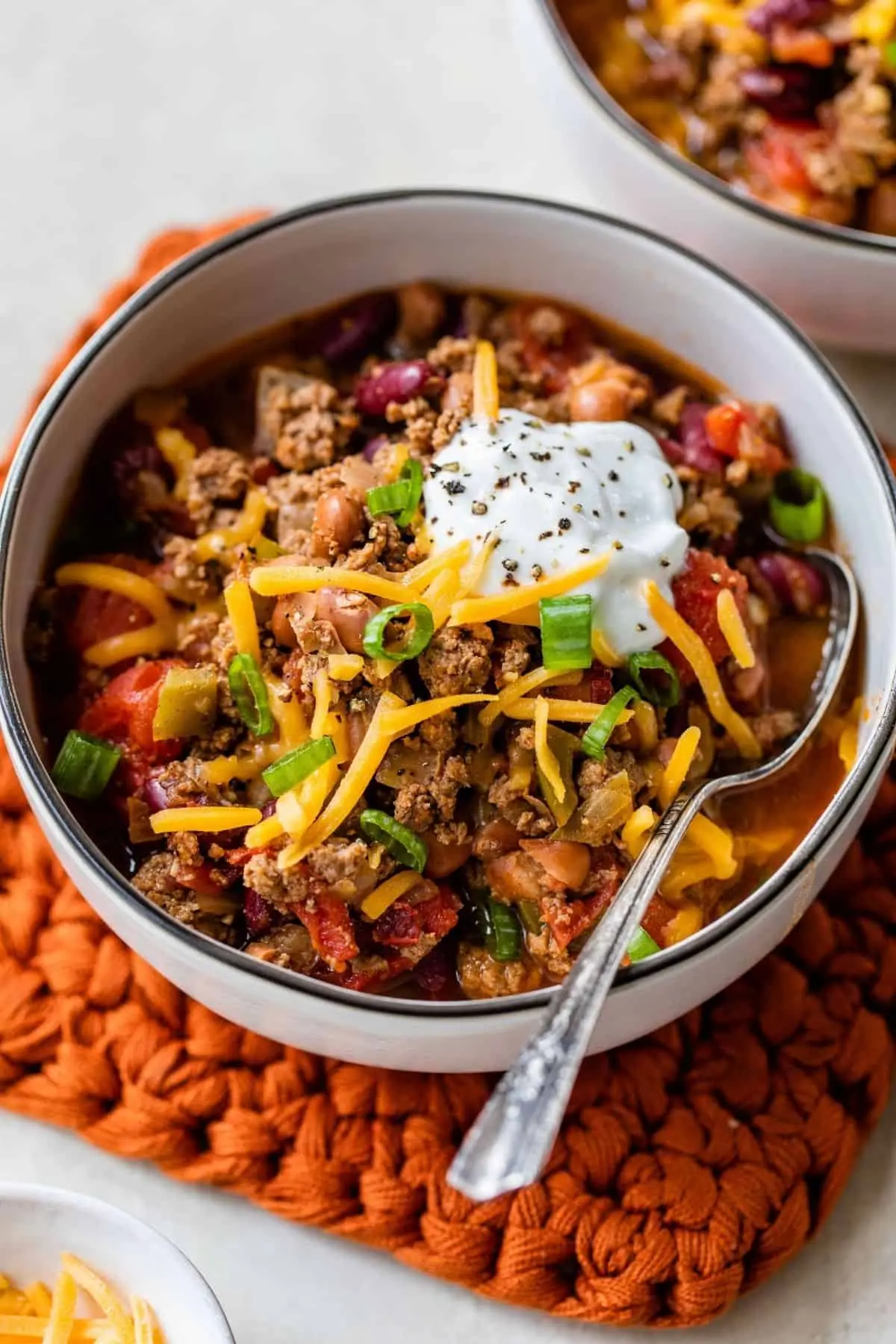 The Best Chili – Shattered-Char Beef with a High-Gloss Ruby Mirror