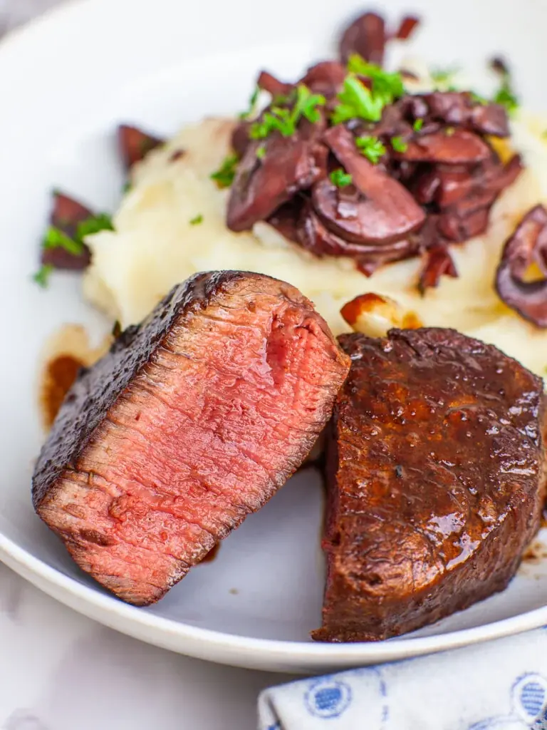 Perfect Filet Mignon – Shattered-Char Crust with a High-Gloss Ebony Mirror