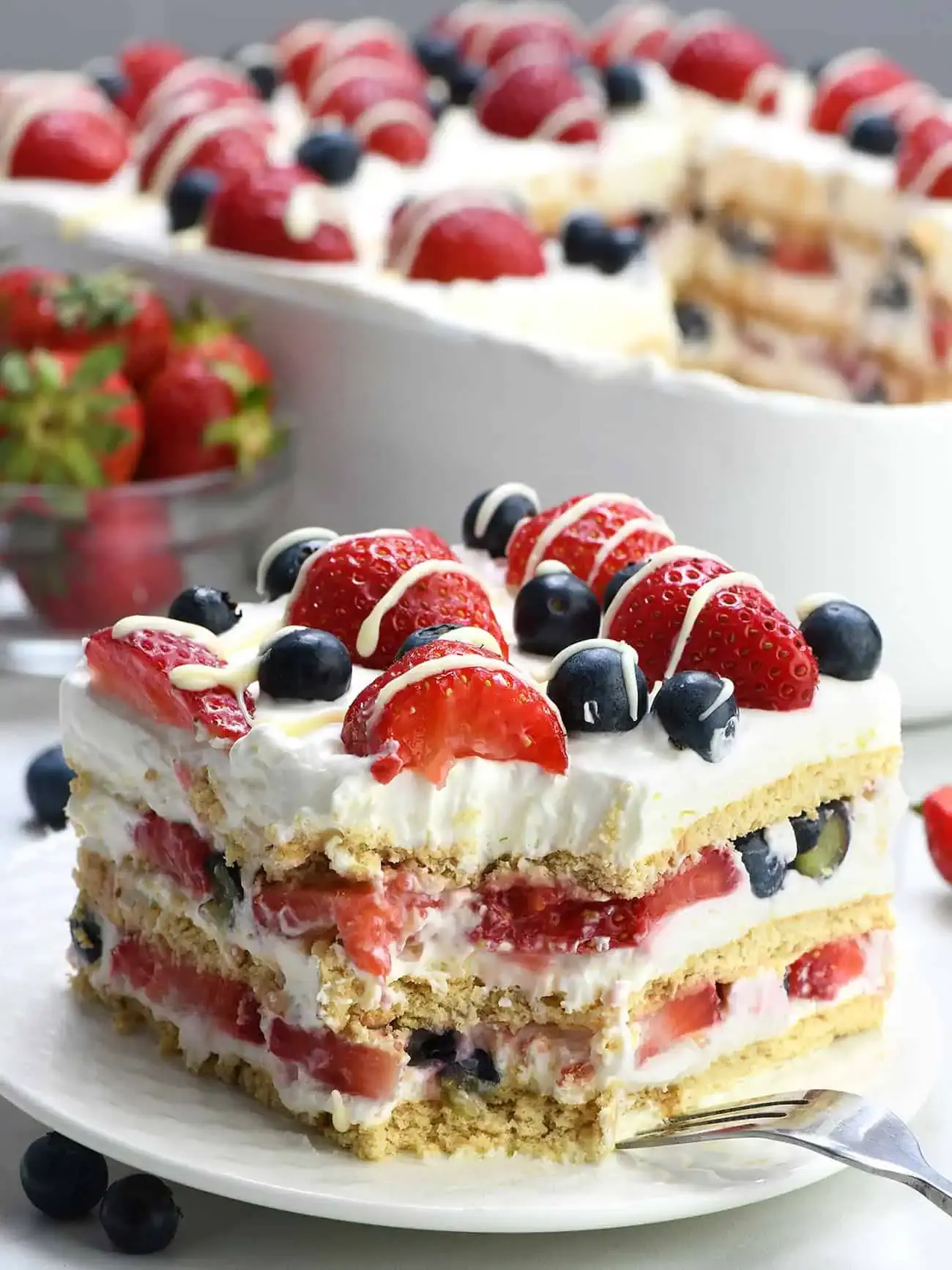 No-Bake Berry Icebox Cake – Shattered-Gold Crust with a High-Gloss Ruby Mirror