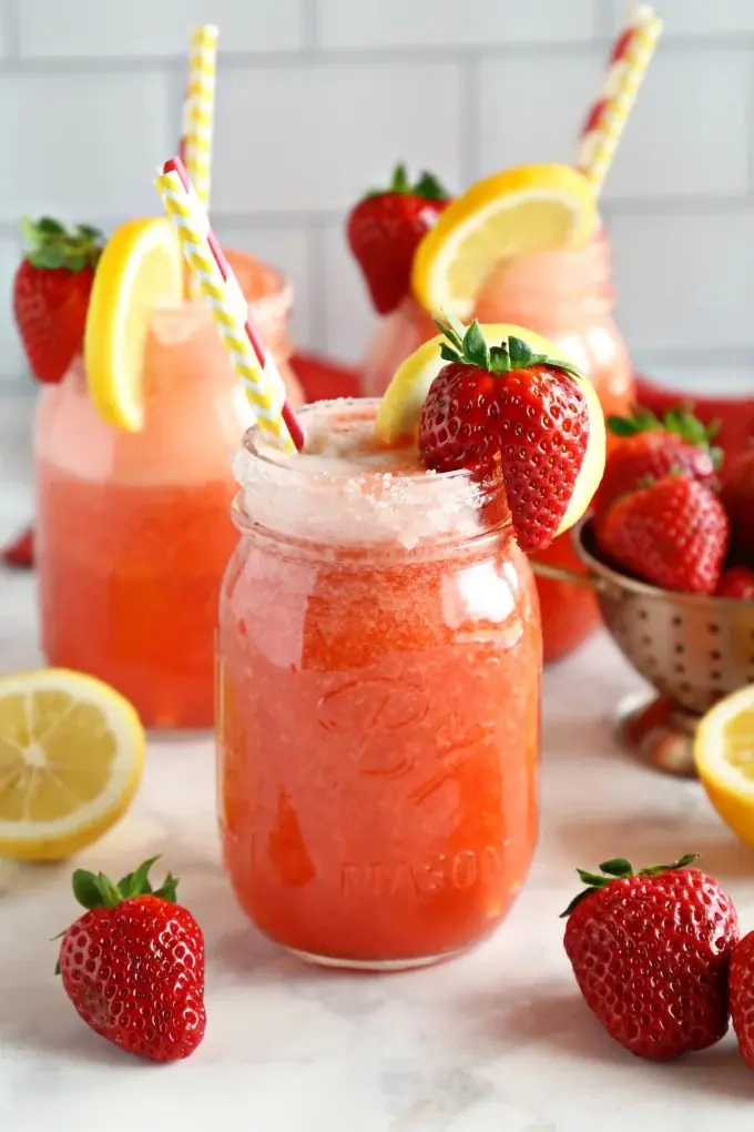 Strawberry Lemonade – Shattered-Gold Citrus with a High-Gloss Ruby Mirror