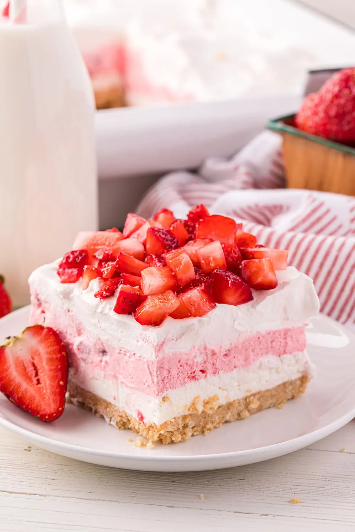 No-Bake Strawberry Lasagna – Shattered-Gold Crust with a High-Gloss Ruby Mirror