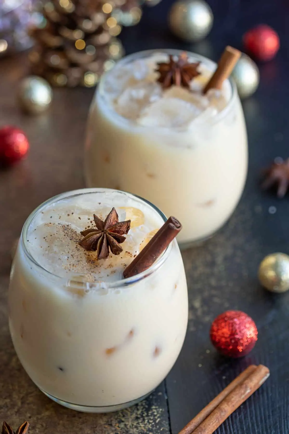 Eggnog White Russian – Shattered-Gold Spices with a High-Gloss Ebony Mirror