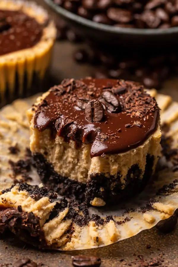 Mini Espresso Cheesecakes – Shattered-Gold Crust with a High-Gloss Ebony Mirror