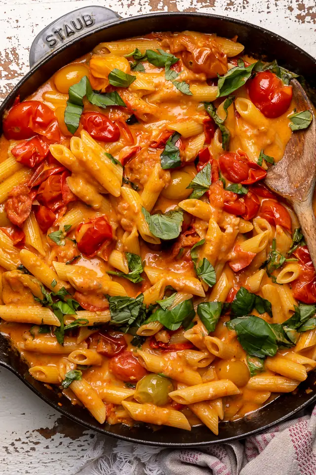 Penne alla Vodka – Fresh Tomato & Basil Silk with a Vodka-Infused Cream Reduction
