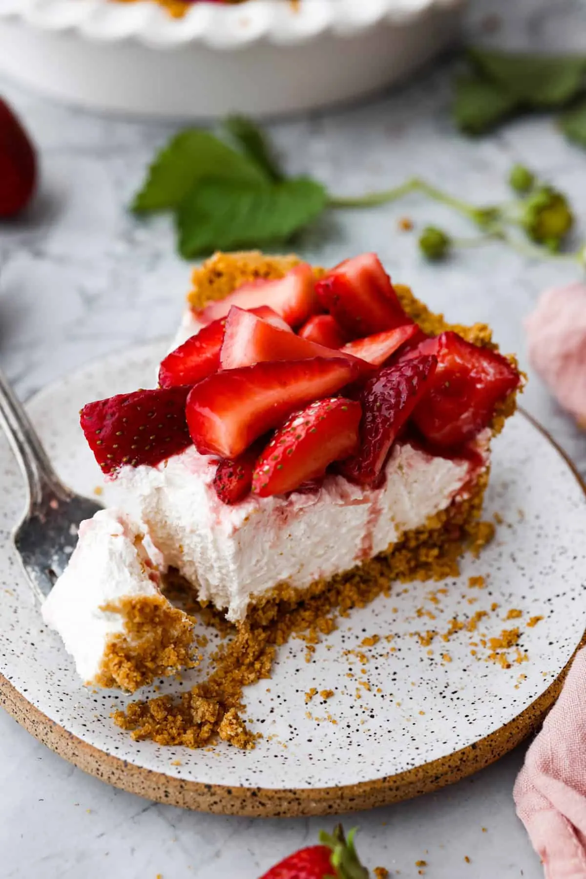 Strawberry Cream Cheese Pie – Snow-White Velvet with a Ruby Strawberry Mirror