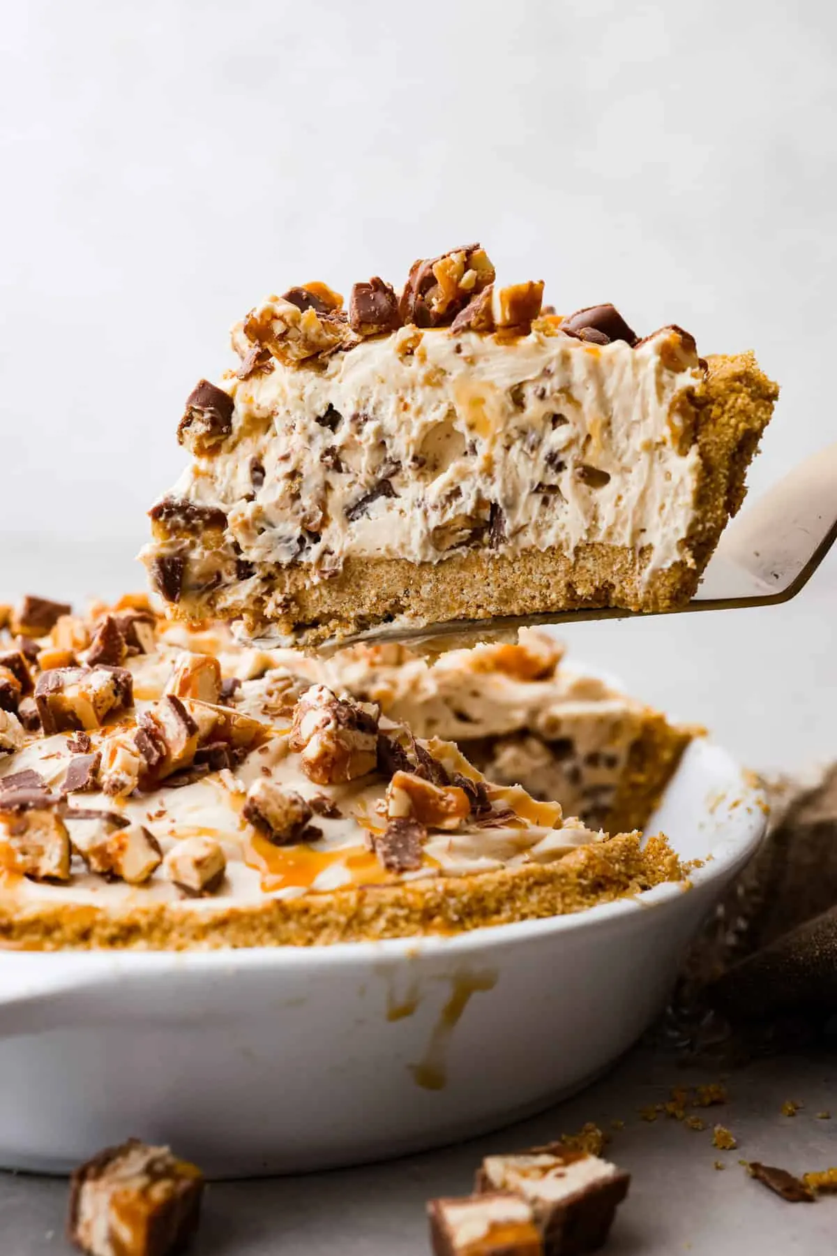 No-Bake Snickers Pie – Snow-White Velvet with a Caramel-Fudge Mirror