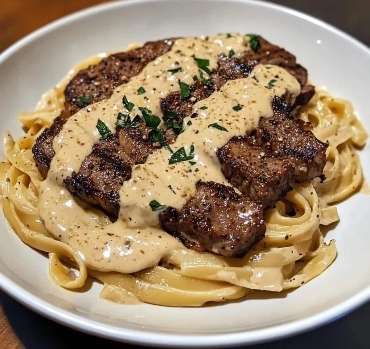 🥩🍝 Creamy Steak Fettuccine Alfredo