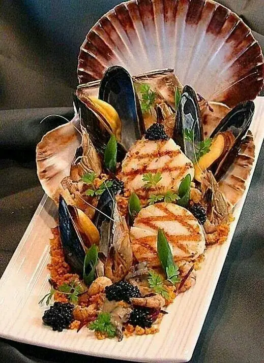 🦐🔥 SEARED SCALLOPS WITH MUSSELS & GARLIC BUTTER CRUMBLE