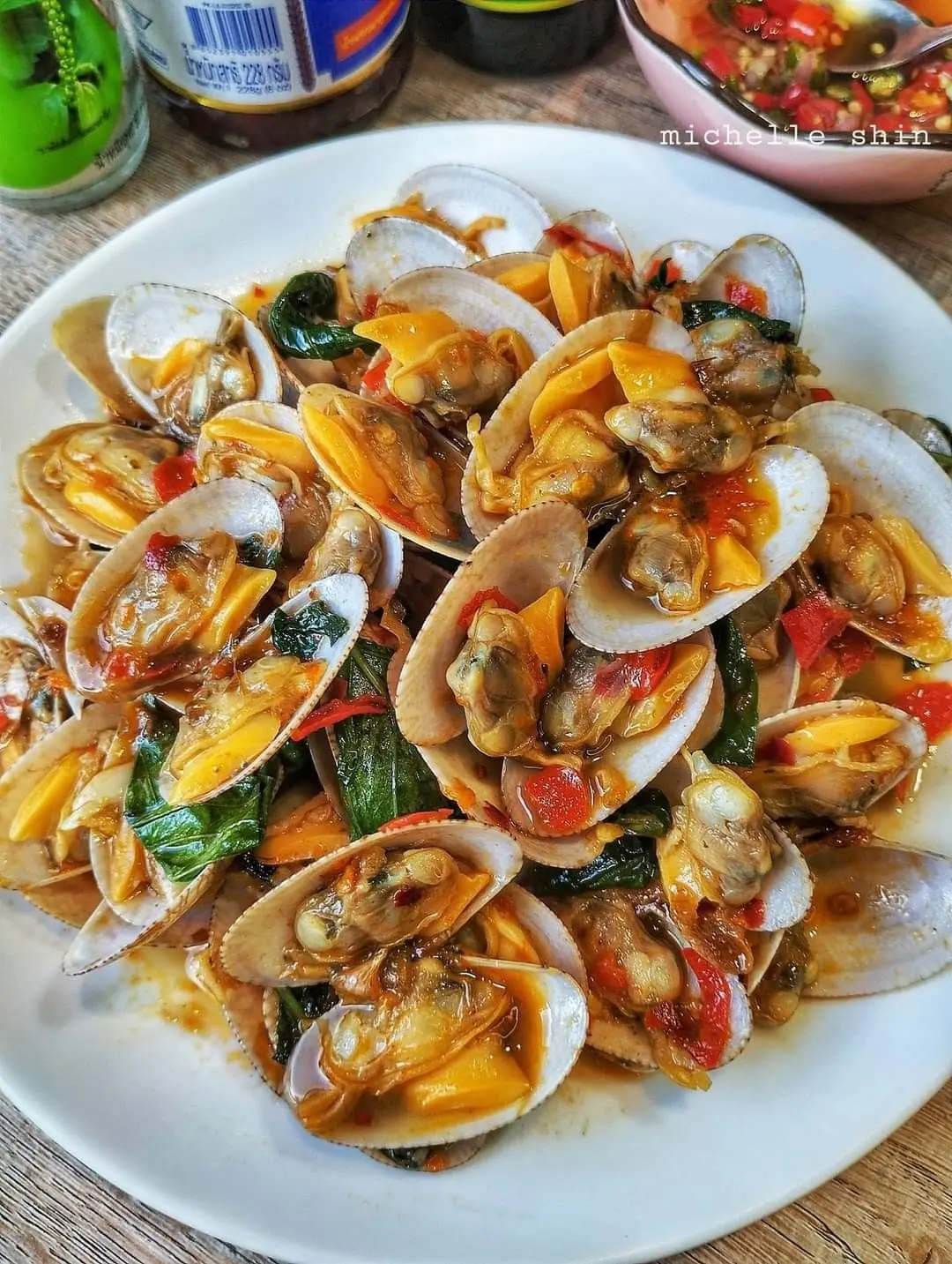 Spicy Stir-Fried Clams with Chili Garlic Sauce