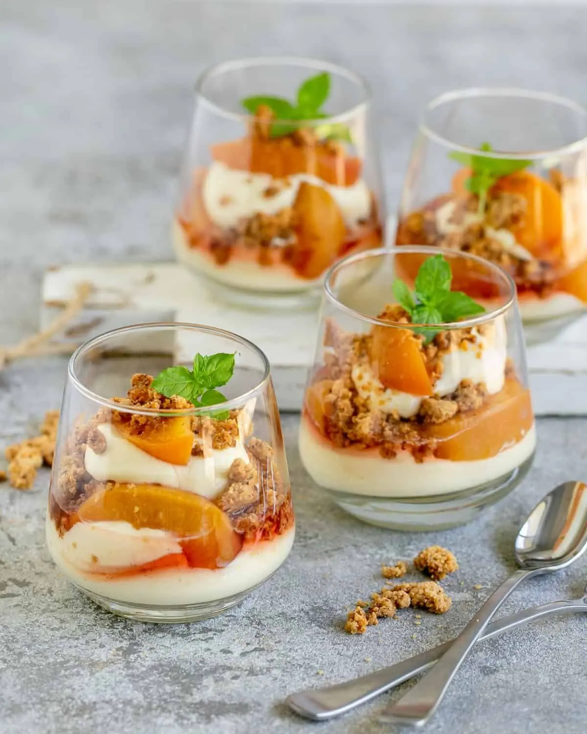 Creamy Peach Parfait with Crunchy Crumble