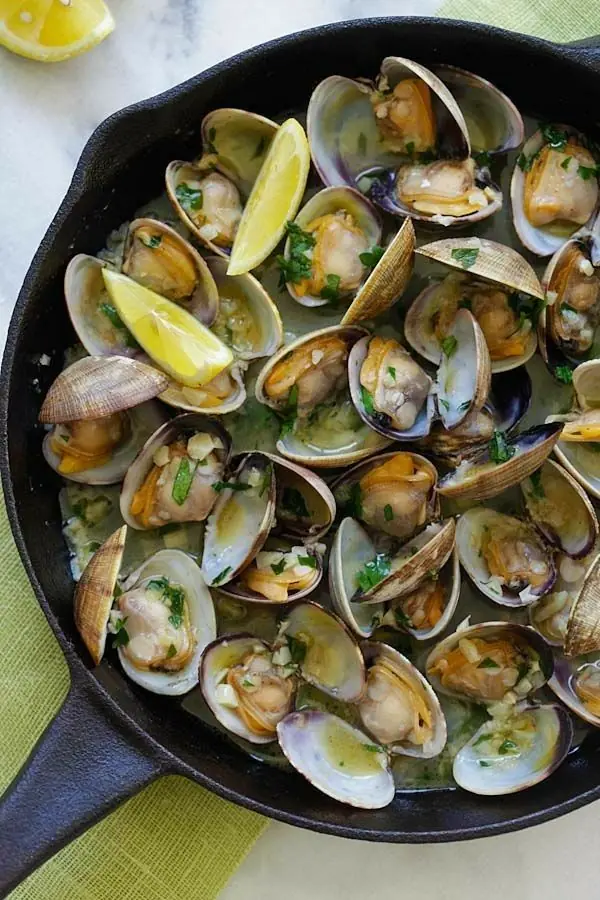 Creamy Garlic Butter Clams