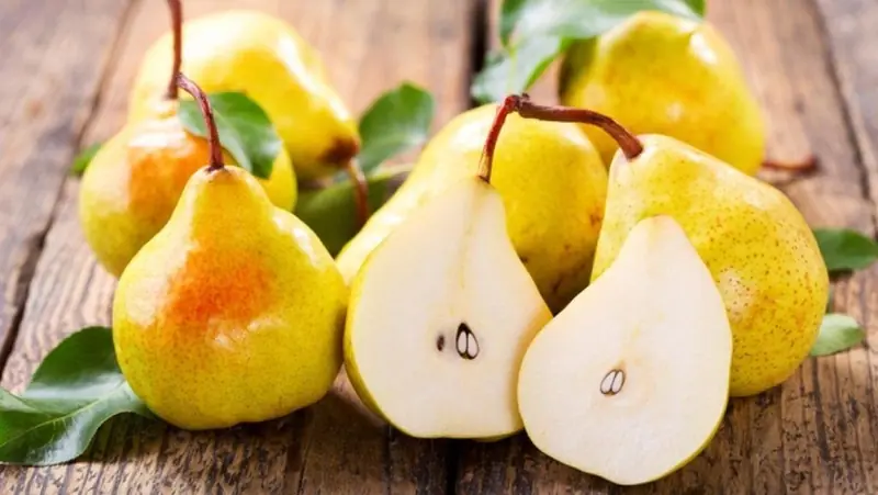 Pears: The Gentle Fruit That Supports Digestion, Hydration & Heart Health
