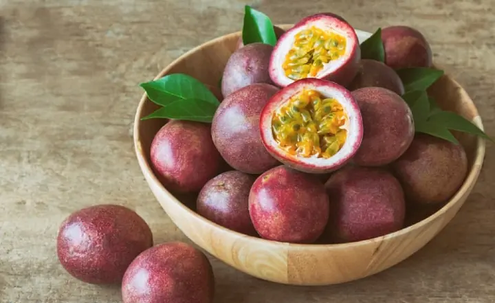Passion Fruit: The Tropical Fruit That Supports Digestion, Sleep & Immunity — But There Are Important Things You Should Know