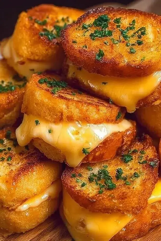 🧀 Crispy Mini Grilled Cheese Bites