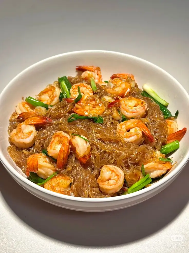🍤 Stir-Fried Glass Noodles with Shrimp – A Simple Dish Packed with Flavor