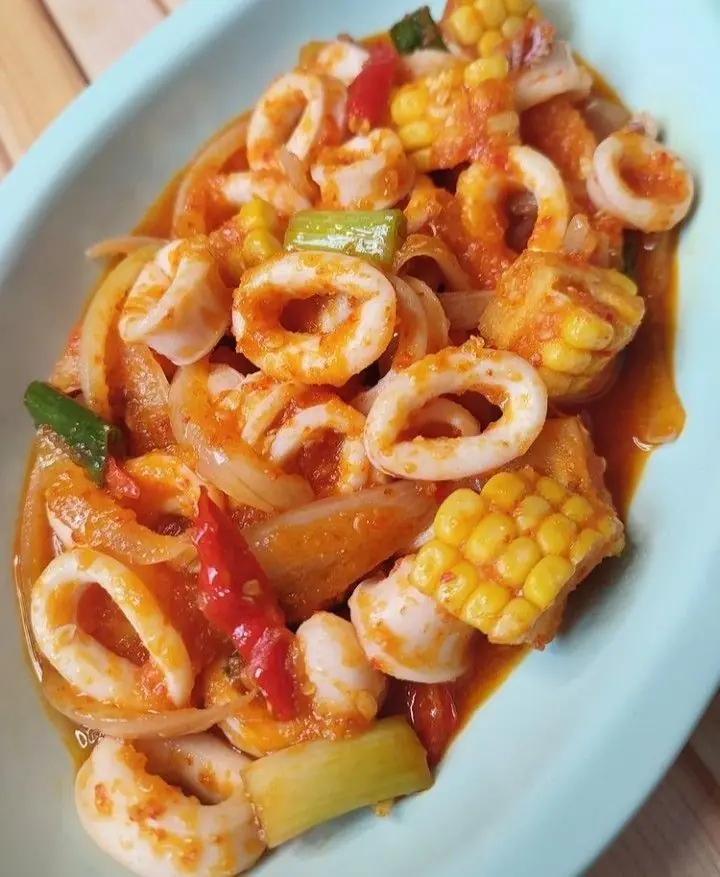 🌽🌶️ Spicy Calamari & Corn Skillet