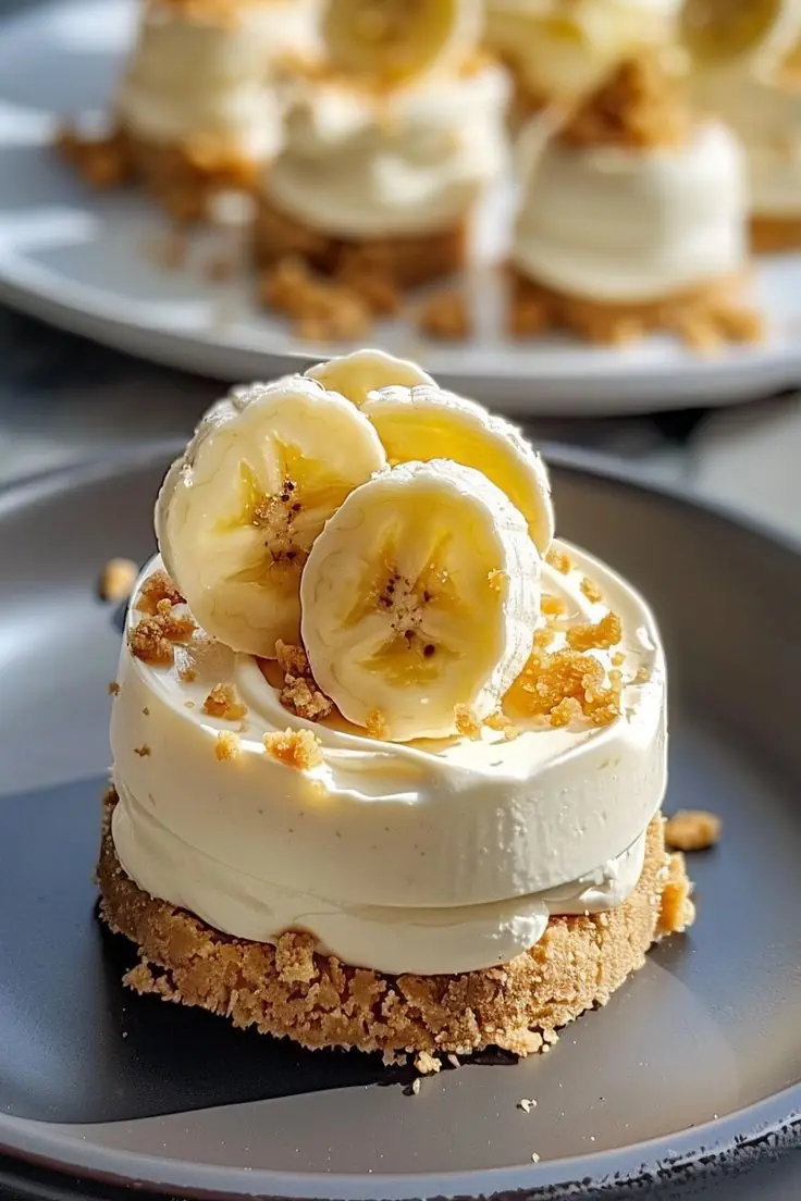Mini Banana Cream Cheesecake Cups 🍌🍰✨