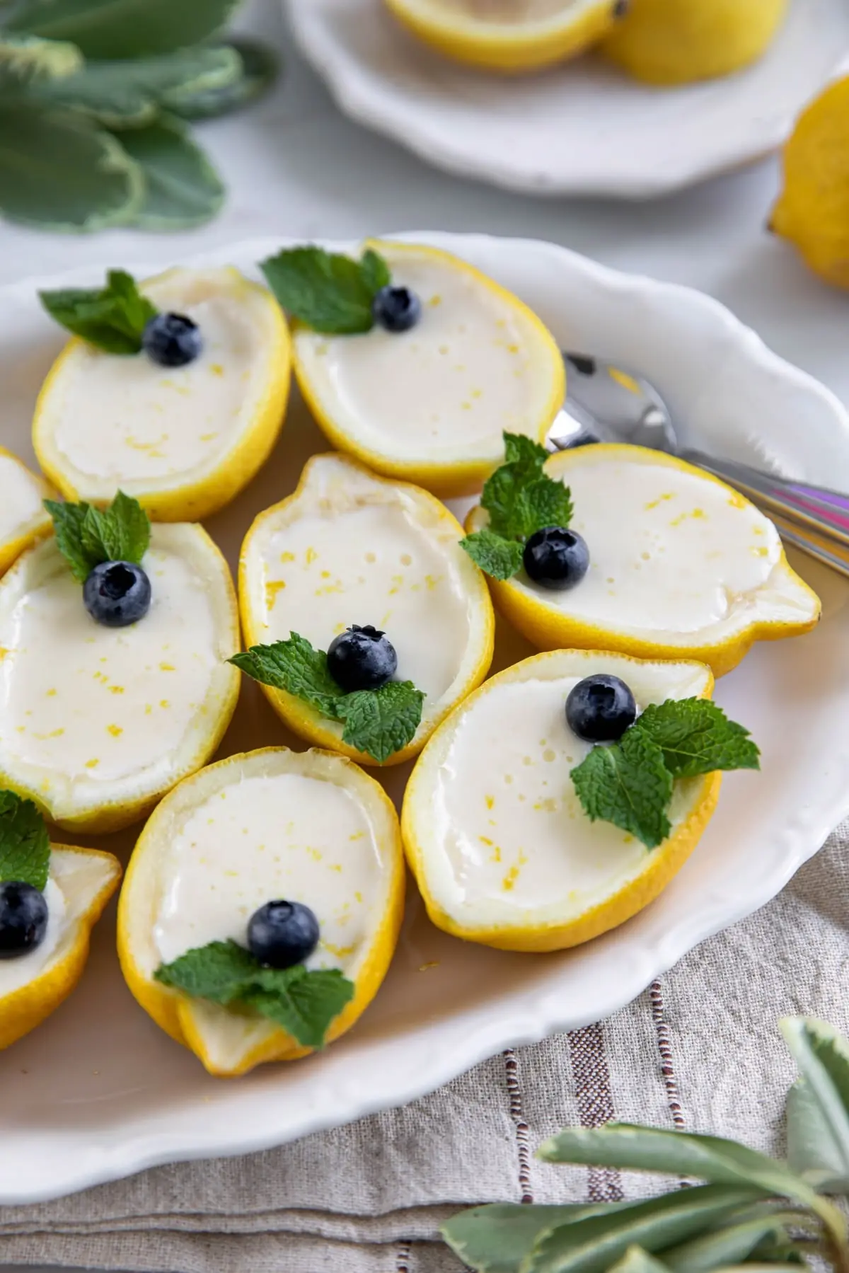 No-Bake Lemon Cheesecake Stuffed Lemons