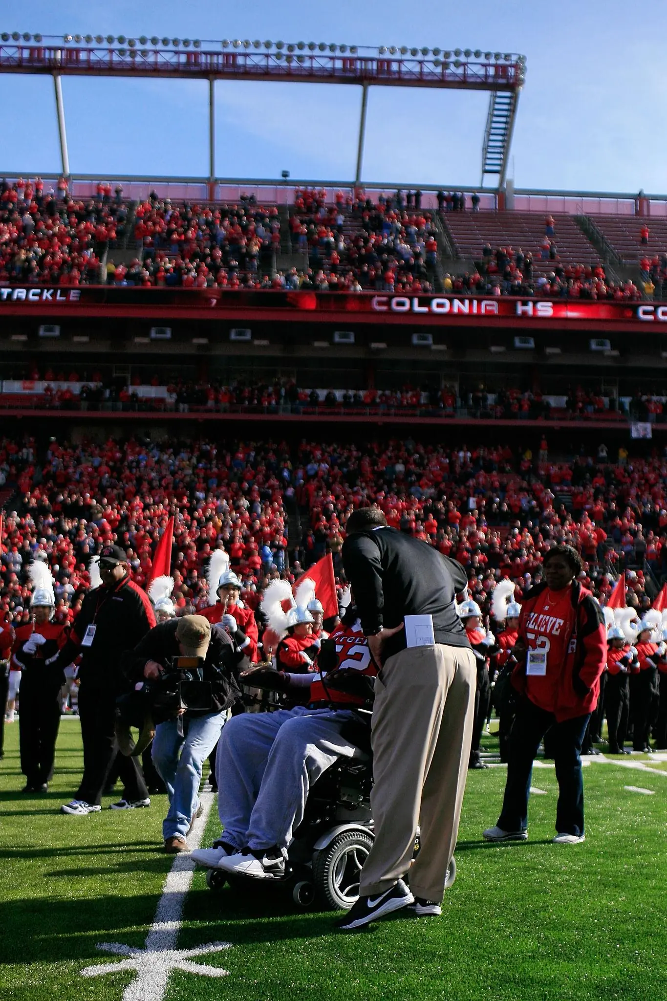 FOUR VARSITY ATHLETES STRANDED A DISABLED STUDENT ON THE 50-YARD LINE… UNTIL THE UNIVERSITY PRESIDENT SAW THE ENGRAVED PLATE